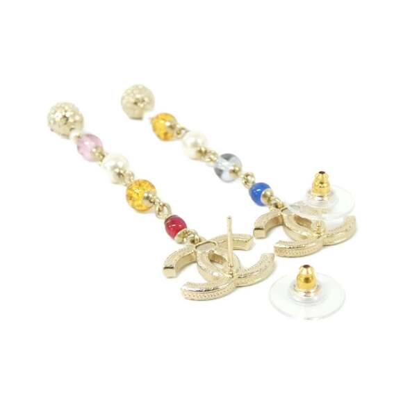 CHANEL Authentic White Earrings - Picture 3 of 3